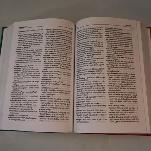 English-Lithuanian and Lithuanian-English Dictionary By B Piesarskas HC 2004 - Picture 7 of 9